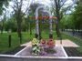 Мемориалы донбассовцам, погибшим от рук карателей.